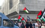 Milano, teatro Parenti blindato per conferenza su conflitto a Gaza: fuori proteste pro Palestina