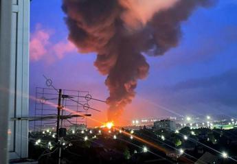 Ucraina-Russia, drone Kiev su deposito petrolifero: vasto incendio a Azov