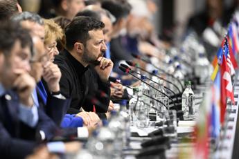 Ucraina, Zelensky: "Vogliamo pace giusta". Attesa Meloni al summit in Svizzera