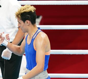 Boxe a Parigi 2024, il 'caso Khelif': donna per Olimpiadi non per Mondiali