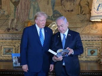 Israele, Netanyahu ospite a casa Trump. Il tycoon attacca Harris: "Irrispettosa"
