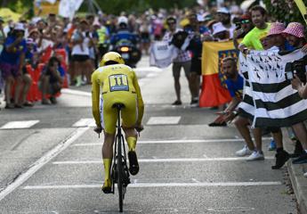 Pogacar vince il Tour de France, trionfa anche nella crono finale