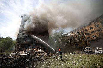 Ucraina, attacco russo su Kiev e altre città: morti e feriti. Colpito ospedale pediatrico