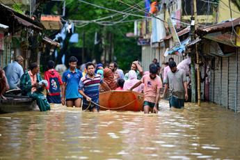 Alluvioni in Bangladesh, 4,5 milioni le persone colpite: 13 morti