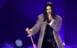 Laura Pausini, il karaoke in macchina con le amiche d'infanzia