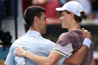 Sinner, Djokovic: "Altri casi identici hanno avuto risultato diverso"