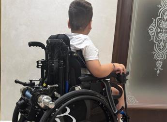 Disabile di 10 anni senza scuolabus, la madre: "Un diritto negato a mio figlio"