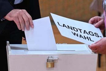 Elezioni Brandeburgo, Spd in leggero vantaggio su Afd: exit poll