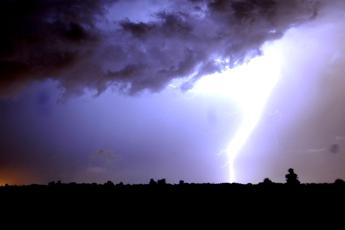 Maltempo sull'Italia, violenti temporali e calo delle temperature: le previsioni meteo