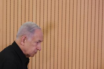 Netanyahu torna in ospedale, era uscito contro il parere dei medici