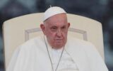 Papa Francesco invoca più tasse per i ricchi: "Dovrebbero fare di più"