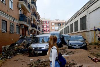 Alluvione Spagna, proseguono le ricerche dei dispersi a Valencia: almeno 95 i morti