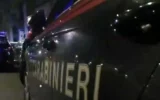 Folle notte a Napoli: 8 stranieri feriti tra risse, spari e coltellate