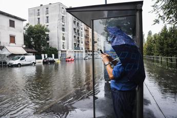 Maltempo fino al weekend, poi Estate di San Martino in anticipo: le previsioni meteo