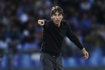 Napoli, Conte: "I tifosi mi chiedono lo scudetto, ma ci vuole pazienza"