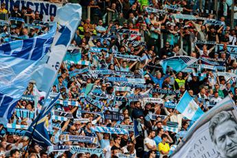 Tifosi della Lazio bloccati in Olanda: polizia non permette di lasciare hotel