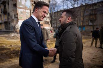 Ucraina, Rutte a sorpresa a Kiev: "Più vicina che mai alla Nato"