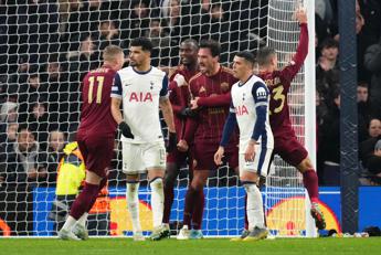 Europa League, Hummels al 91' salva la Roma dal ko: con il Tottenham finisce 2-2