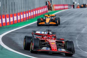 Formula 1, Leclerc: "Siamo più solidi". Sainz: "Voglio il Mondiale Costruttori"