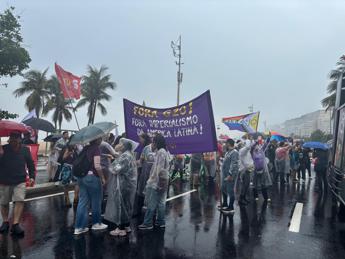 G20, corteo manifestanti su lungomare Copacabana: "Più giustizia e diritti"