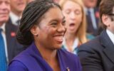 Kemi Badenoch, chi è la nuova leader dei Tory anti-woke e Brexiter-entusiasta