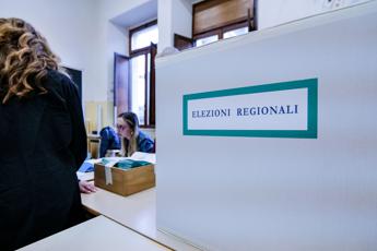 Regionali, exit poll: in Emilia Romagna avanti De Pascale, testa a testa in Umbria