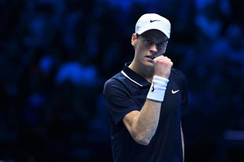 Sinner batte Medvedev, terza vittoria e semifinali Atp Finals