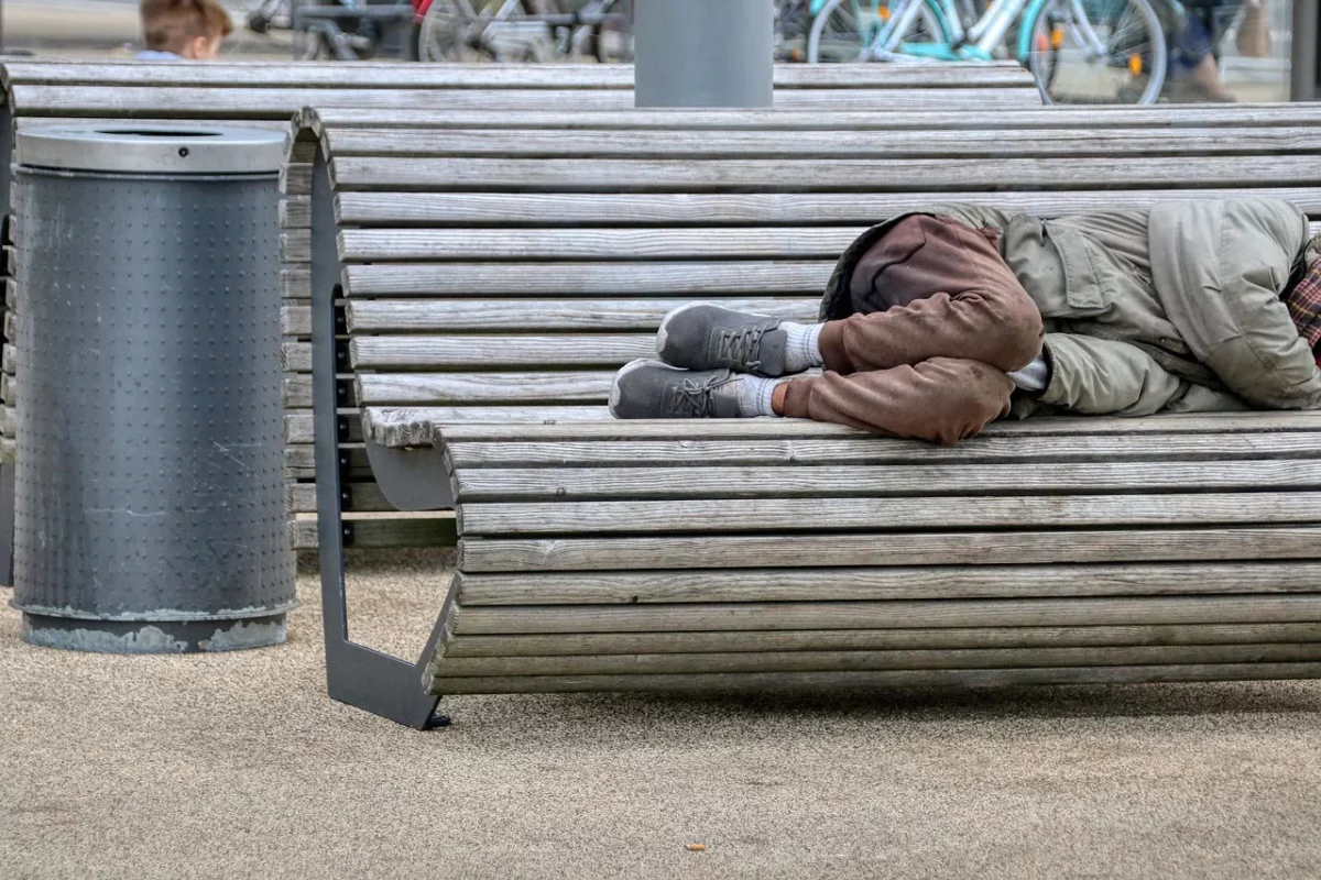 Un paese con sempre meno bambini e più poveri