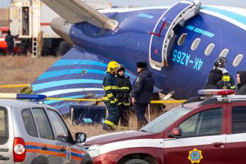 Aereo precipitato in Kazakistan, Russia non si sbilancia: "C'è un'inchiesta"