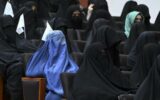 Afghanistan, Talebani vietano a donne di guardare dalla finestra