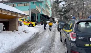 Alpinisti dispersi sul Gran Sasso, soccorritori attendono miglioramento meteo