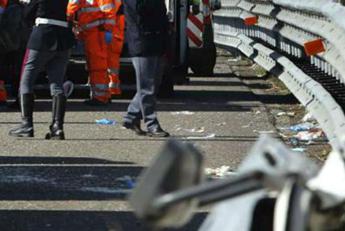 Incidente Roma, auto si ribalta a Velletri: muore un ragazzo