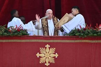 Papa Francesco: "Tacciano le armi in Ucraina, si apra la porta al negoziato"