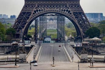 Parigi, Torre Eiffel evacuata per un cortocircuito a un ascensore