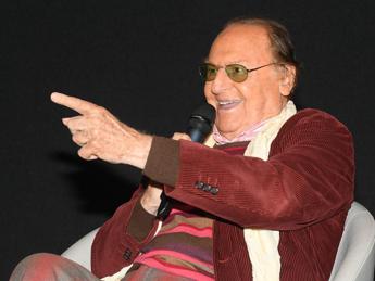 Renzo Arbore: "Invidio i giovani, non si rendono conto del potenziale della tecnologia"