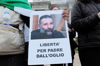 Siria, la sorella di Dall'Oglio: "Continuo a cercare Padre Paolo, anche nelle carceri"