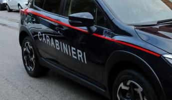 "Ti taglio la testa", picchia la compagna a Natale e viene arrestato