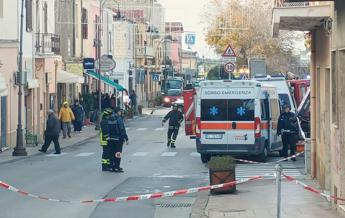 Travolta da camion rifiuti alla stazione di servizio, donna morta nel sassarese