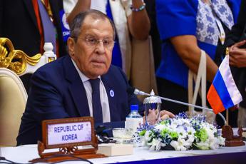 Ucraina, Lavrov: "Russia disposta a negoziare ma accordo deve essere inviolabile"