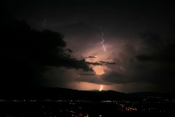 Clima 2024: 351 eventi estremi, aumentati di 6 volte in 10 anni