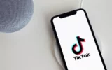 La decisione del governo albanese: TikTok bloccato per un anno