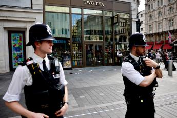 Allarme bomba a Londra, evacuati uffici e negozi a Regent Street