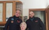 Capodanno, anziana sola chiama poliziotti che le fanno compagnia