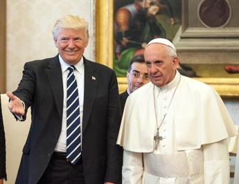 "Lo scontro Trump-Bergoglio è già iniziato", parla l'ex agente Cia