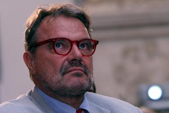 Oliviero Toscani, condizioni gravi ma stabili: prognosi resta riservata