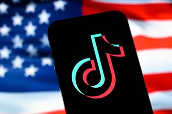 TikTok oscurato negli Usa, messaggio agli utenti: "Trump al lavoro per soluzione"