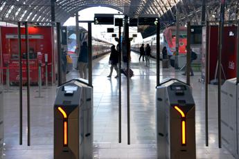 Treni, circolazione sospesa su nodo Milano: ritardi e cancellazioni