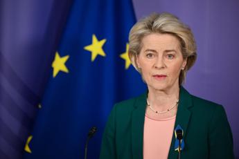 Von der Leyen malata, ha "grave polmonite": viaggi cancellati