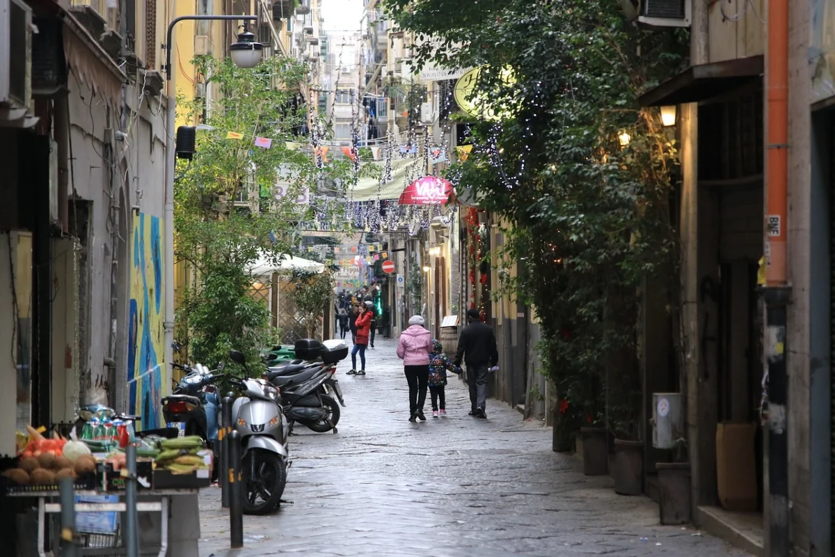 Il guappo napoletano: simbolo d'orgoglio e contraddizioni popolari